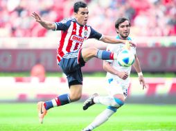 Doblete. La última vez que Omar Bravo anotó un doblete en Liga fue también a los Gallos Blancos en octubre de 2012. MEXSPORT /