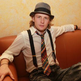 Alexander Acha estrena su sencillo 'Dame tu amor'