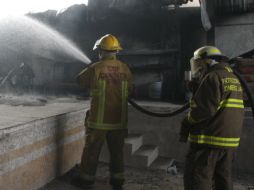 Rescatistas suprimieron la fuga del combustible. ARCHIVO /