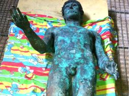 El valioso Apolo se ofreció en venta a través del portal eBay, con la condición de que el comprador fuera por ella a Gaza. ESPECIAL /