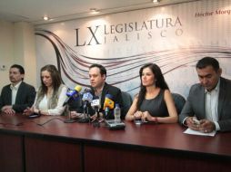 Diputados de Movimiento Ciudadano, durante su rueda de prensa. Foto: ‏@LegislativoJal. ESPECIAL /