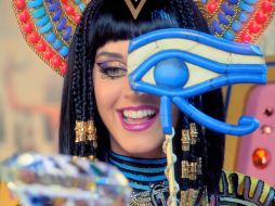 La cantante aparece disfrazada de diosa egipcia. ESPECIAL /