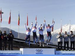 Alexander Zubkov, Alexey Negodaylo, Dmitry Trunenkov y Alexey Voevoda le otorgan la medalla número 33 a Rusia en prueba de Bobsled. EFE /