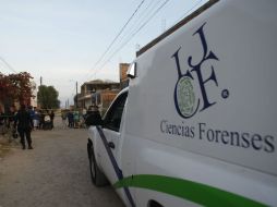 Personal del Instituto Jalisciense de Ciencias Forenses realizó los peritajes del accidente. ARCHIVO /