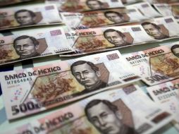 El peso mexicano se apreció hoy un 0.3 por ciento frente al dólar ARCHIVO /