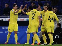 El equipo de dos Santos y Aquino recuperó la quinta posición en la liga. AFP /