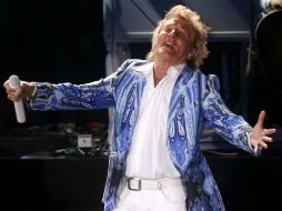 El reconocido intérprete, mantuvo la atención de 15 mil asistentes y en cada canción conformó un coro multitudinario. EFE /