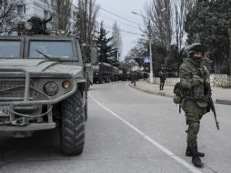 Autoridades ucranianas han denunciado la toma masiva de objetivos estratégicos en la república autónoma de Crimea por militares rusos. AP /