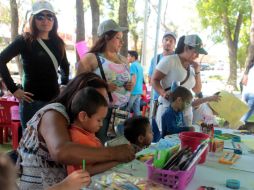 Madres e hijos convivieron realizando diversas actividades para fortalecer lazos familiares.  /