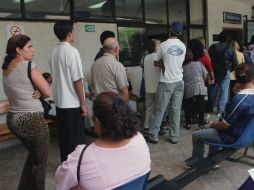 Explican que ya no va a ser necesario hacer filas largas para llevar a cabo los trámites de giros. ARCHIVO /