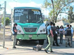 El sitio del accidente.El chofer fue detenido por estudiantes y testigos;policías tuvieron que intervenir para evitar que lo lincharan.  /