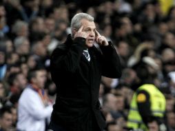 ''A cualquiera que me pregunte sobre mi futuro le diré que tengo contrato hasta el próximo 30 de junio'', comenta Javier Aguirre. ARCHIVO /