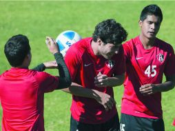 Con los jóvenes. Antonio Briseño (centro), la cara más visible de un grupo de jóvenes que ha tomado la responsabilidad. MEXSPORT /