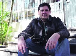 El escritor Eugenio Partida encabeza el taller Novelar para publicar, que busca que los participantes escriban una novela corta.  /