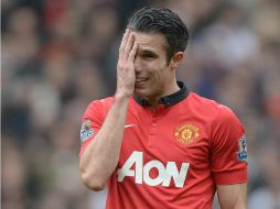 De esta forma se lamentó Robin van Persie, una de las fallas de su equipo. AFP /