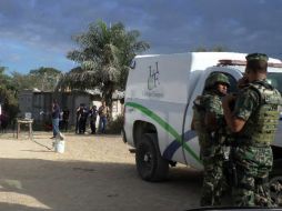 Personal del Instituto Jalisciense de Ciencias Forenses, realizaron las investigaciones de campo, además de marinos de la 8° Zona.  /