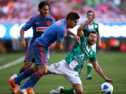 Jair (c) expresa que aún están en la búsqueda de lo que quiere el técnico, José Luis Real. EFE /