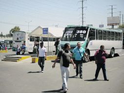Cambio de esquema. Con el pago por comisiones los choferes percibían alrededor de mil 200 pesos por una jornada de 16 horas de trabajo.  /
