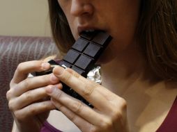 Los beneficios del chocolate negro pueden acentuarse si se combina su ingesta con la de alimentos prebióticos. ARCHIVO /