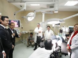 Las nuevas instalaciones médicas se suman a los nueve quirófanos que inauguró el gobernador en el Hospital Civil 'Fray Antonio Alcalde' ESPECIAL /