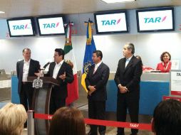 El gobernador, Aristóteles Sandoval asistió al Aeropuerto, donde fue la inauguración de la aerolínea.  /