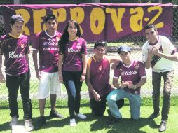 Estudiantes por partida doble.Iris Torres, es un ejemplo de los nuevos seguidores de Estudiantes: está en la secundaria y le va a Tecos  /