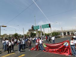 Los manifestantes mantuvieron bloqueada por horas las avenidas Ávila Camacho y Laureles.  /
