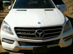 Este es el automóvil involucrado en los hechos, donde también perdió la vida un civil. FOTO @MICHOACANSSP ARCHIVO /