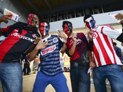 Fanáticos de Atlas y Chivas llegaron para ver el Clásico. MEXSPORT /