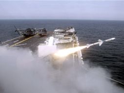 En lo que va de mes, Pyongyang ha lanzado al mar más de 70 misiles de este tipo. ARCHIVO /