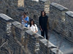 Esta es una de las fotografías de Michelle con las pequeñas en el lugar. AP /