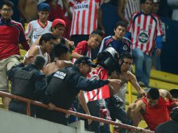 Señalan que policías arremetieron contra hombres y mujeres que no tenían nada que ver con la violencia generada. MEXSPORT /