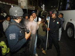 Los normalistas fueron detenidos luego de que realizaran actos vandálicos en calles del estado. ARCHIVO /