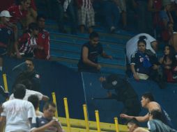 Zamora destaca la poca revisión que se hizo para evitar la entrada de bengalas, falta de control de ingreso y estrategia policiaca. MEXSPORT /