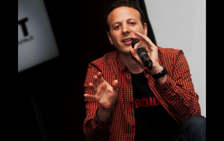 Amat fue cuestionado por la utilización de no actores y si es más fácil trabajar con estos que con los profesionales.  /