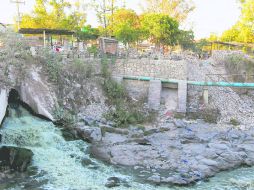 CONTAMINACIÓN. Según datos del SIAPA, de cada 100 empresas en su registro, 25 realizan descargas que no fueron tratadas previamente.  /