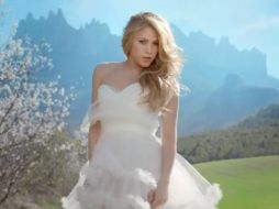 En el clip aparece la cantante entrando a la iglesia desfilando hacia el altar. ESPECIAL /