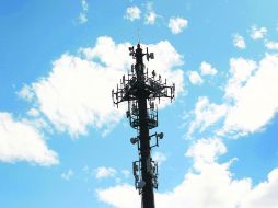 Expertos y legisladores afirman que el Ejecutivo federal pretende quitarle los 'dientes' al Instituto Federal de Telecomunicaciones.  /