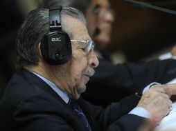 Efraín Ríos Montt permanece bajo arresto domiciliario acusado por la muerte durante su mandato de mil 771 indígenas. ARCHIVO /