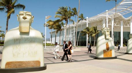 Inmuebles como el Centro Internacional de Convenciones de Puerto Vallarta registra menos ingresos este año. ARCHIVO /