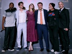 La presentación fue en Singapur ante cientos de fans, junto a Emma Stone y Jamie Foxx. AP /