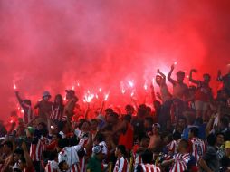 La grabación exhibe a un escolta del gobernador pidiendo apoyo por las bengalas; tras la intervención de policías comienza la trifulca. ARCHIVO /