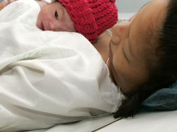 Explican que la conducta maternal, aunque es desgastante, en los lazo de afeto e interacción social genera recompensa y bienestar. ARCHIVO /