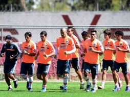 Los jugadores del cuadro tapatío, durante el entrenamiento, en la mira del encuentro con los azulcremas en el Clásico Nacional. MEXSPORT /