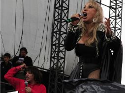 Silverio invita a 'La Tesorito' al escenario del Unión Indio, instalado en el Foro Sol. AFP /