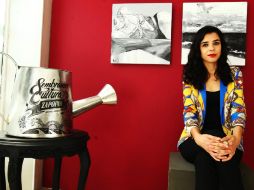 La pintora tapatía Eleki Hobosigns luce tranquila un día antes de inaugurar su exposición 'No hay nada' .  /