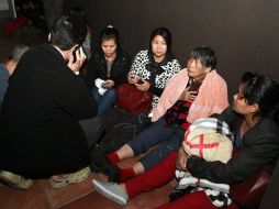 Un grupo de personas se prepara para evacuación a zonas altas de la ciudad de Iquique. EFE /