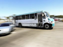 Existe una partida de 30 millones de pesos estatales para iniciar con la sustitución de camiones viejos. ARCHIVO /