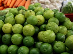 La Profeco afirma que hay productores, distribuidores y comerciantes que han lucrado con el alto precio del limón. ARCHIVO /