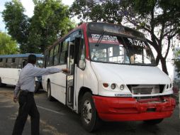 En la avenida González Gallo cuatro vehículos chocaron, dos de ellos unidades del transporte público.  /